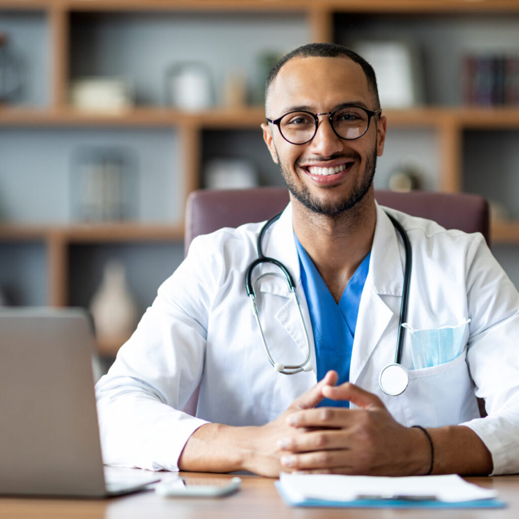 Médecins généralistes, spécialistes, kinésithérapeutes, infirmiers ou psychologues peuvent échanger des documents sensibles avec leurs patients ou confrères via des liens chiffrés, limités dans le temps et traçables.